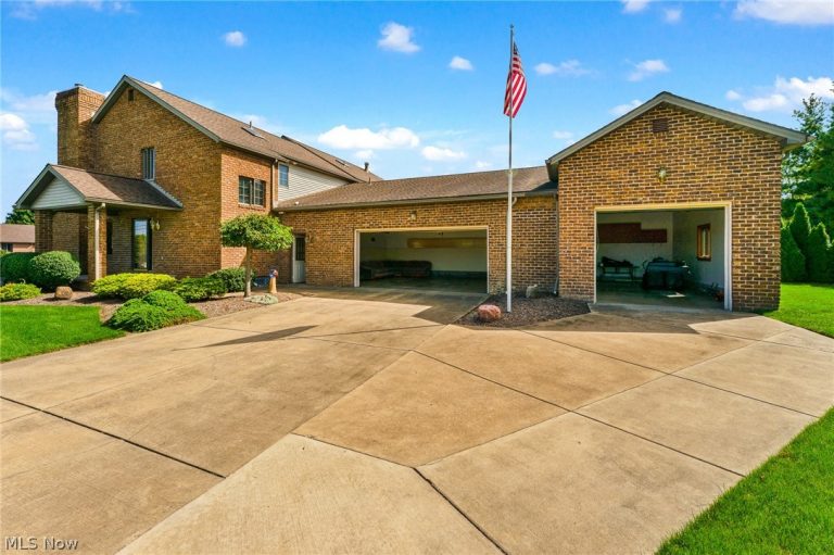 594 Shadydale Drive, Canfield, OH - Photo 3