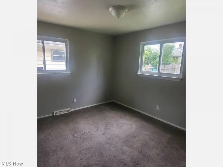 4595 Lee Road, Cleveland, OH - Photo 6