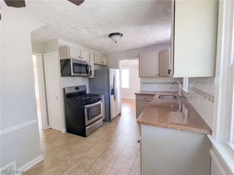 3659 Fenley Road, Cleveland, OH - Photo 2