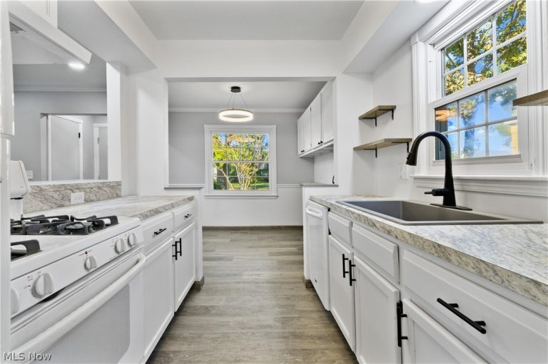 15711 Leigh Ellen Avenue, Cleveland, OH - Photo 6