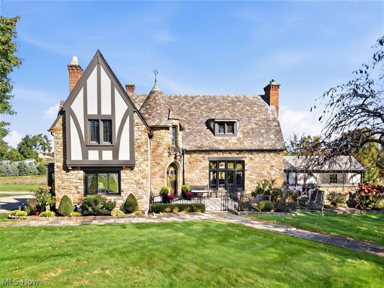 826 Schaaf Road, Brooklyn Heights, OH, 44131