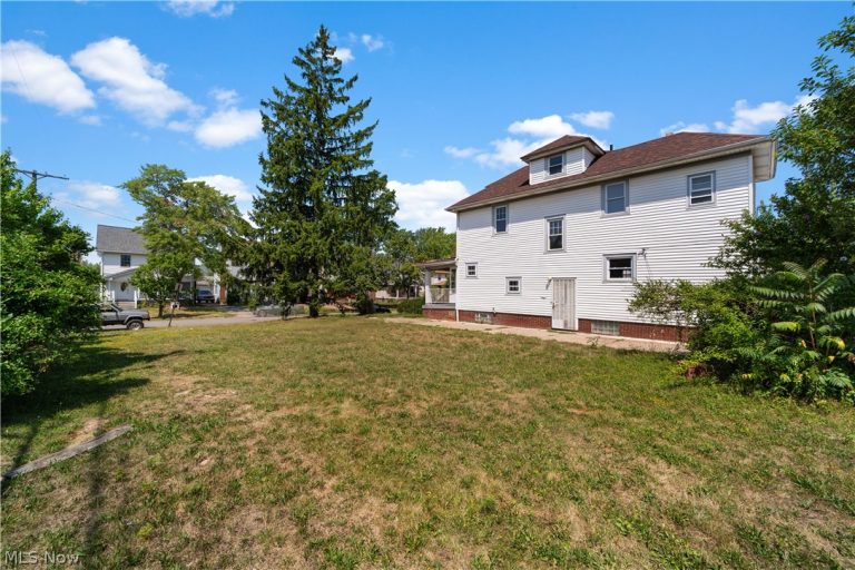 2127 Hampstead Road, Cleveland Heights, OH - Photo 8