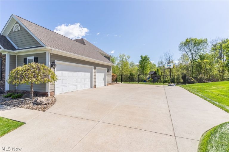 3358 Ridgely Park Drive, Poland, OH - Photo 4