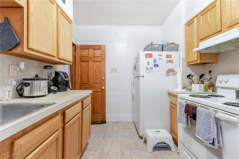 2192 Edgewood Road, Cleveland Heights, OH - Photo 5