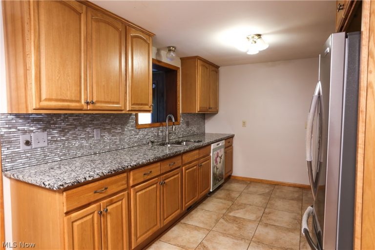 315 Noble Place, Massillon, OH - Photo 3