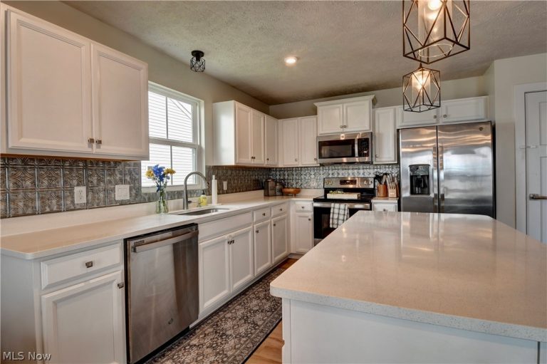 6960 Gauntlet Street, Massillon, OH - Photo 8