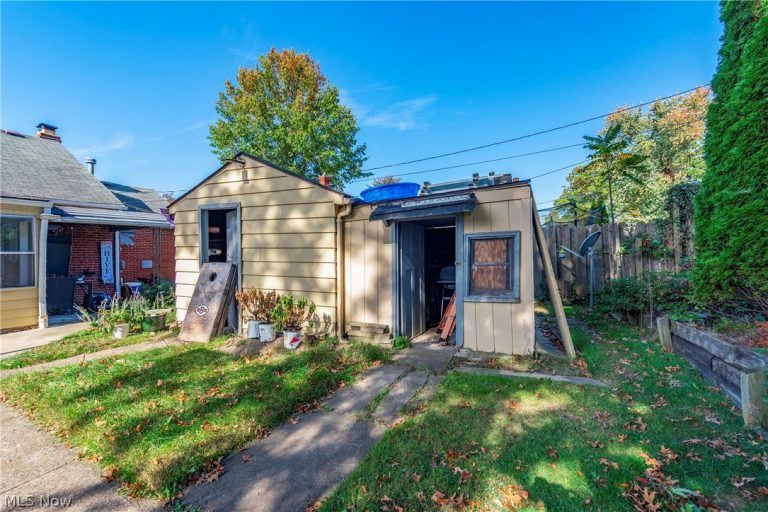 3458 Monticello Boulevard, Cleveland Heights, OH - Photo 8