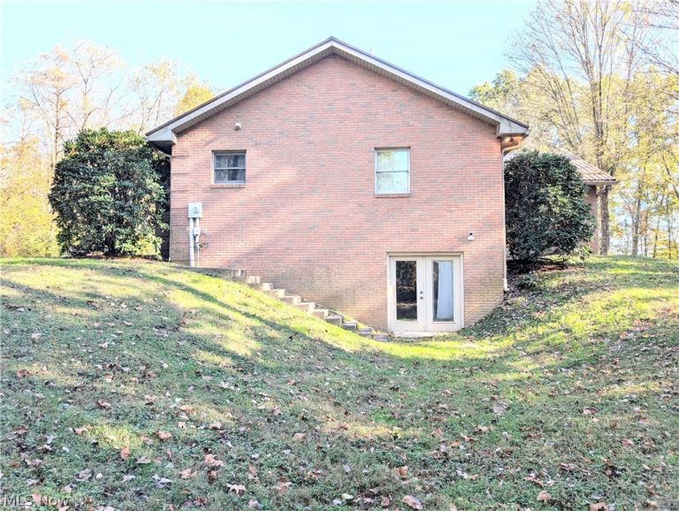 1401 Millers Lane, Zanesville, OH - Photo 3
