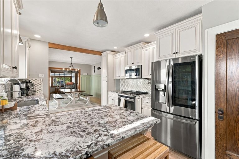 17705 Sedalia Avenue, Cleveland, OH - Photo 3