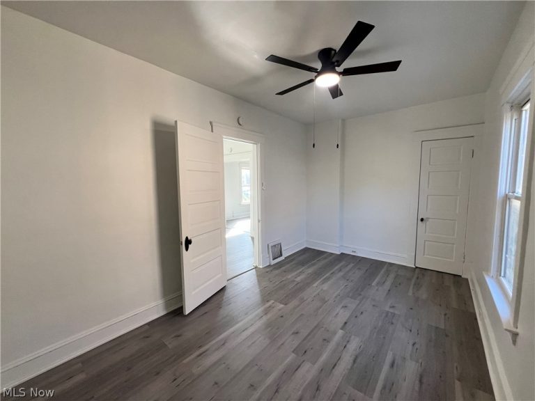 4004 Carlyle Avenue, Cleveland, OH - Photo 8