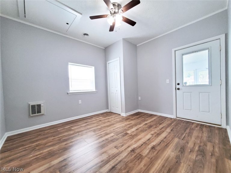 483 Campers Drive, Eastlake, OH - Photo 8