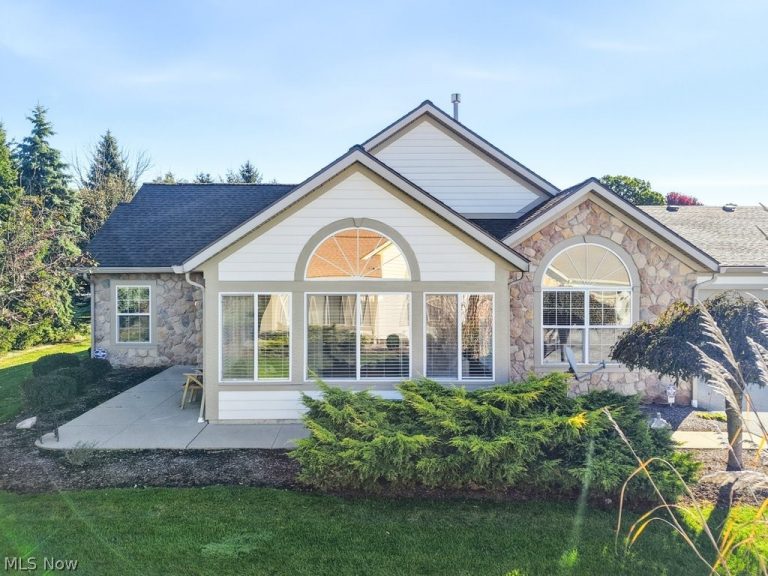 606 Crossings Circle, Tallmadge, OH - Photo 2