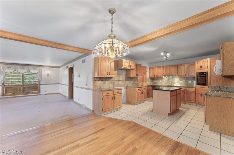 594 Shadydale Drive, Canfield, OH - Photo 6