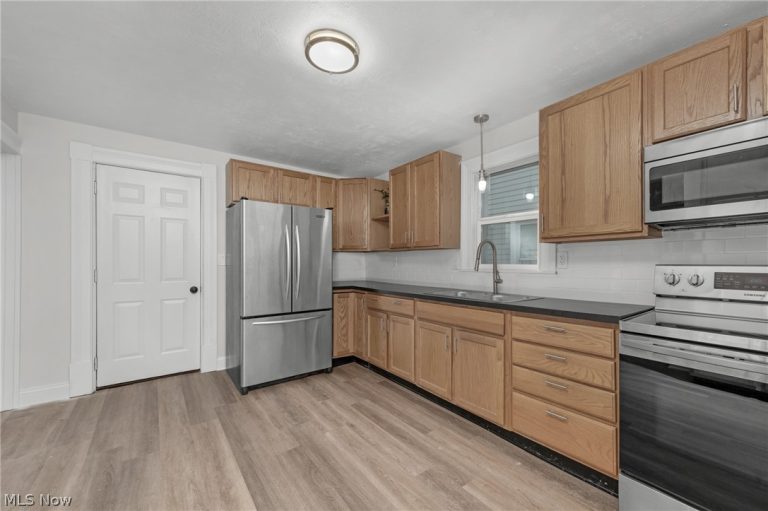 7802 Jones Road, Cleveland, OH - Photo 4