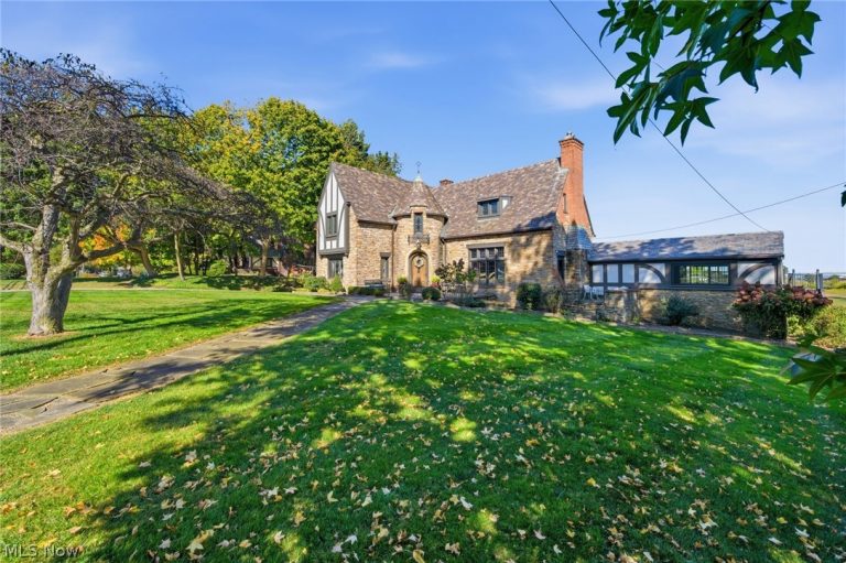 826 Schaaf Road, Brooklyn Heights, OH - Photo 4