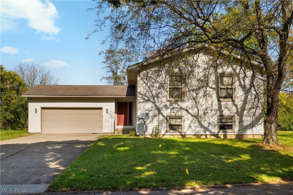1301 Greenridge Drive, Massillon, OH