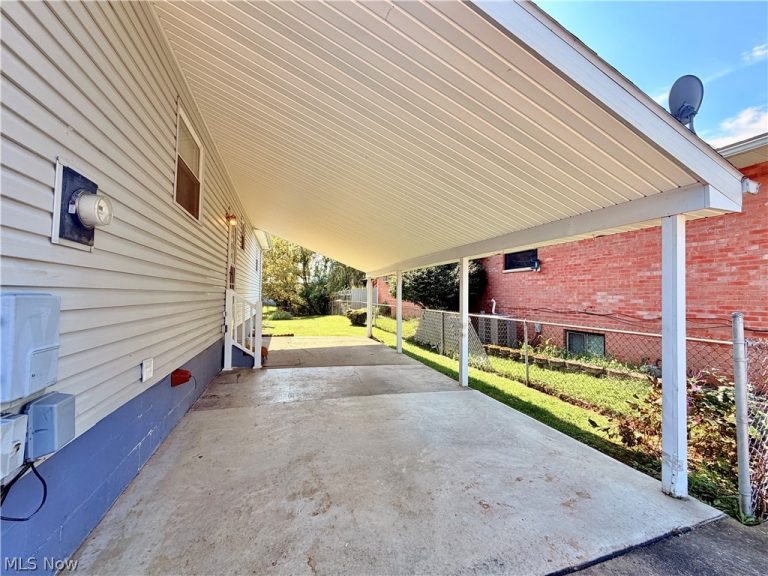 1314 20th Street, Vienna, WV - Photo 3