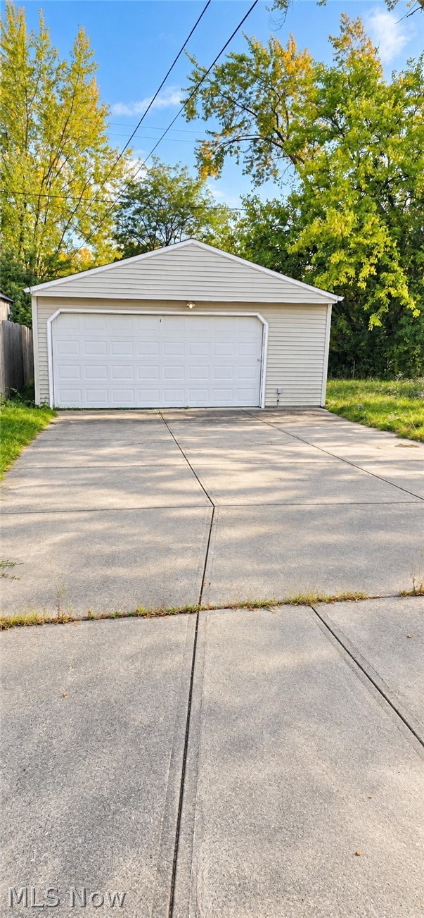 16206 Cloverside Avenue, Cleveland, OH - Photo 3