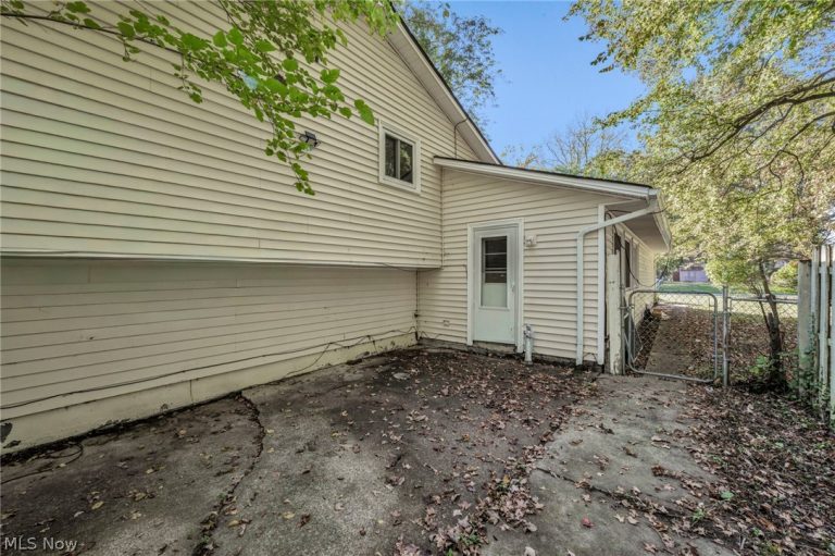 33866 Gail Drive, North Ridgeville, OH - Photo 4