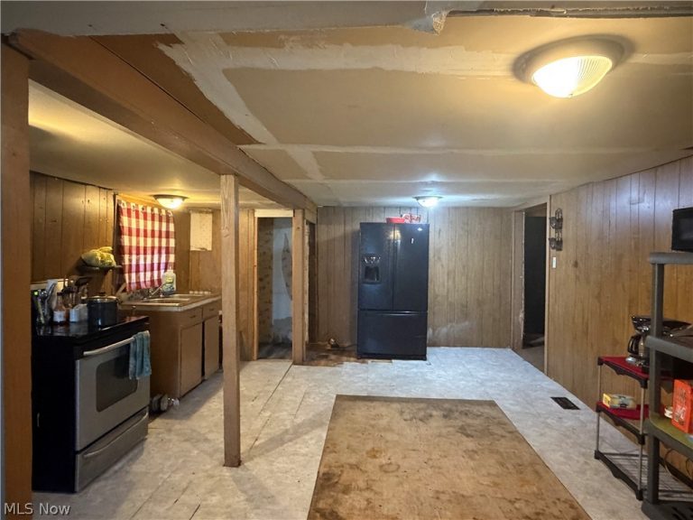 1551 6th Street, Coshocton, OH - Photo 2