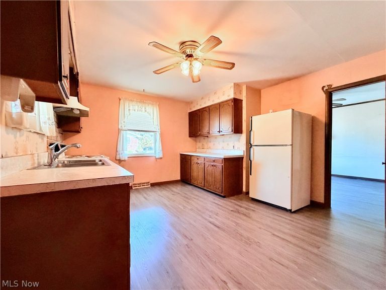 1314 20th Street, Vienna, WV - Photo 8