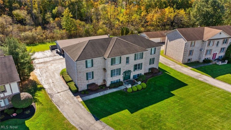 912 Pearson Circle #4, Youngstown, OH - Photo 2