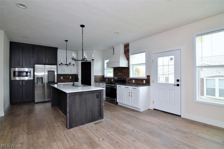 981 Stonemill Drive, Chardon, OH - Photo 5