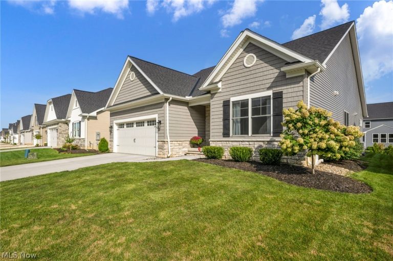 36564 Appian Way, North Ridgeville, OH - Photo 2