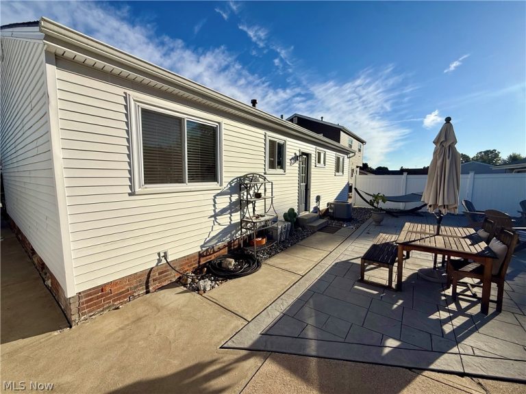865 Pelley Drive, Cleveland, OH - Photo 4