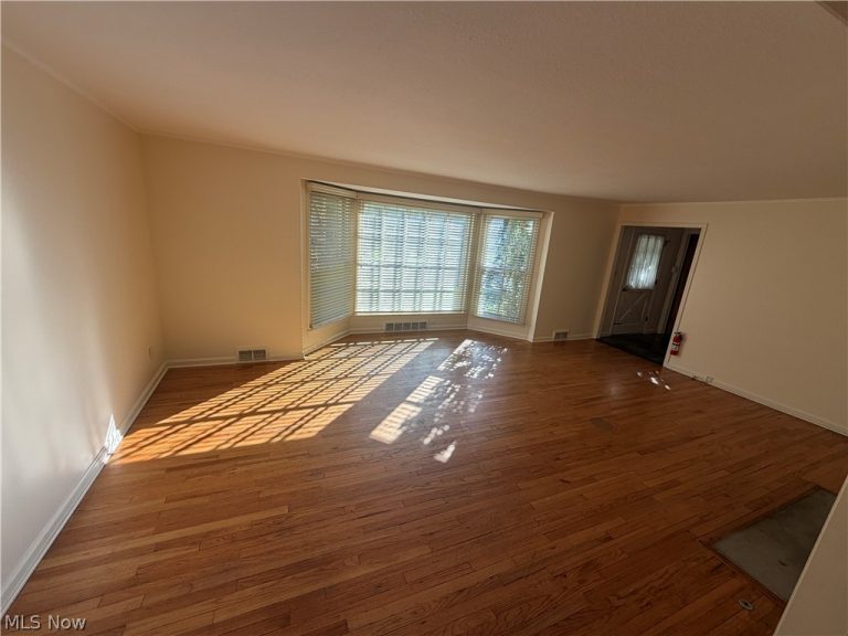 2712 Green Road, Shaker Heights, OH - Photo 2