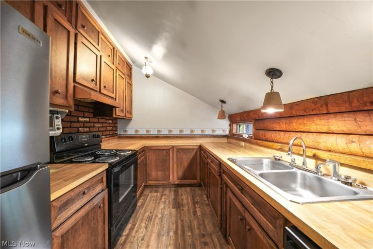 3239 Salineville Road, Carrollton, OH - Photo 2