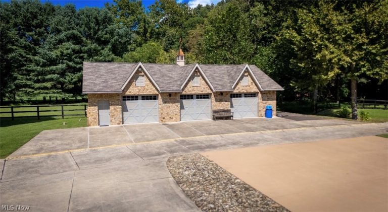70 Falling Waters Drive, Vienna, WV - Photo 4