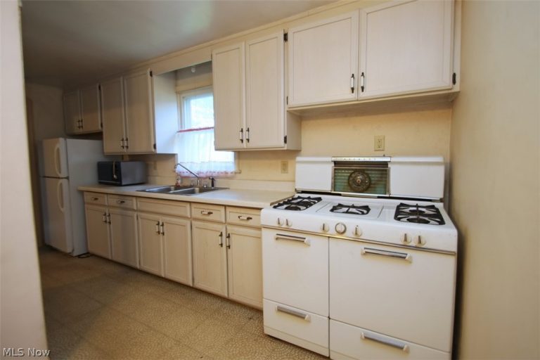 10071 Colfax Drive, Columbia Station, OH - Photo 5