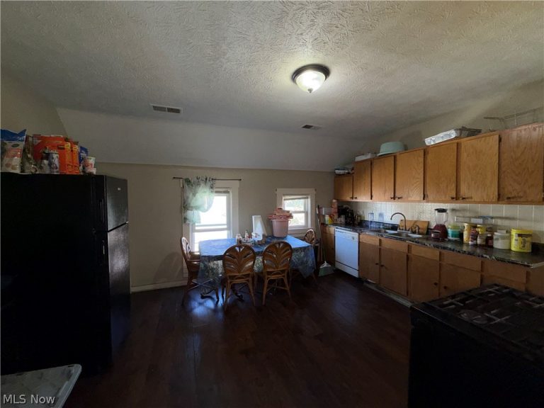 3421 65th Street, Cleveland, OH - Photo 4