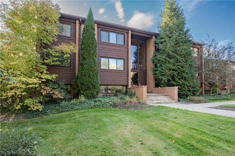 925 Canyon View Road #202, Northfield, OH - Photo 2