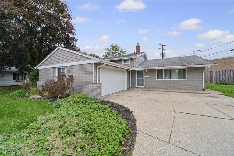 25090 Arlington Lane, North Olmsted, OH, 44070