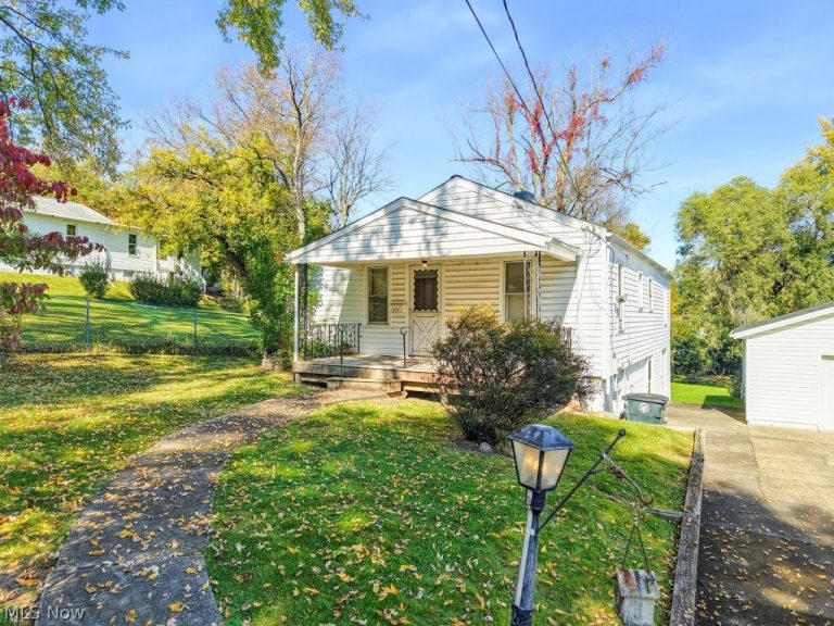2417 Kermit Avenue, Akron, OH - Photo 2