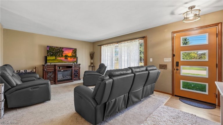 208 Creed Avenue, Hubbard, OH - Photo 5