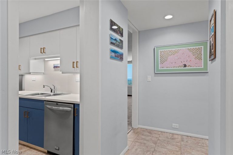 12700 Lake Avenue #3008, Lakewood, OH - Photo 5