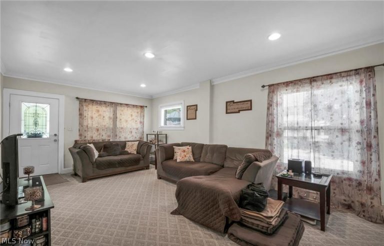 3326 Yorkshire Road, Cleveland Heights, OH - Photo 4