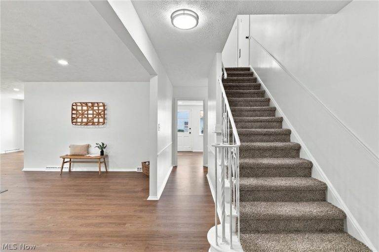 2131 Newbury Drive, Cleveland, OH - Photo 8