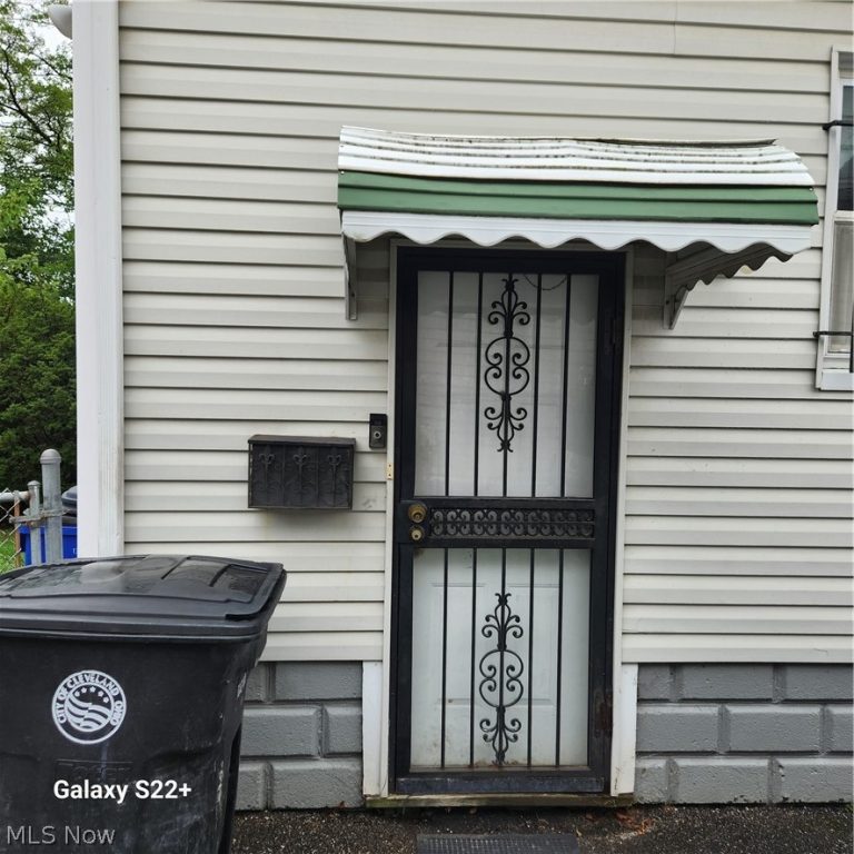 12010 Farringdon Avenue, Cleveland, OH - Photo 6