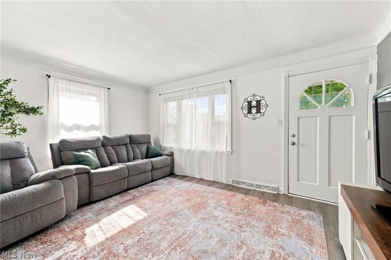 9310 Orchard Avenue, Brooklyn, OH - Photo 4