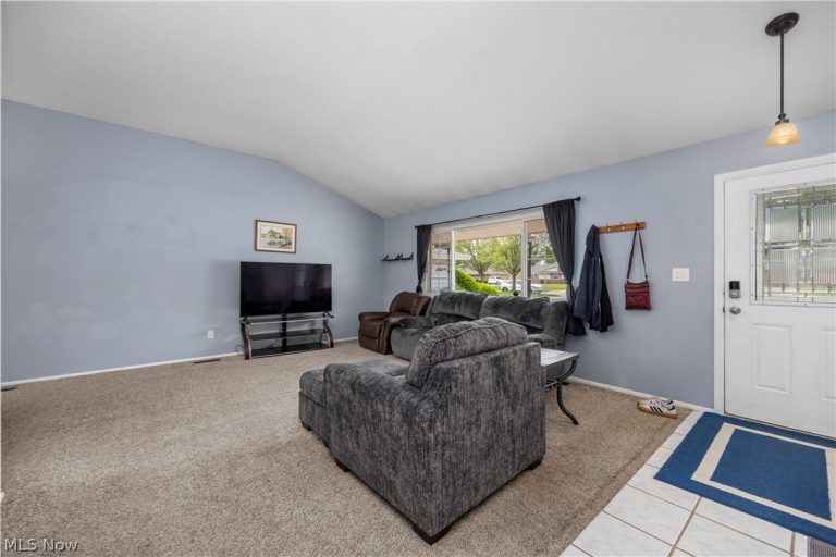 25082 Randall Drive, North Olmsted, OH - Photo 4