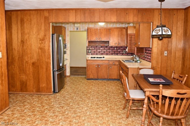 470 Karl Drive, Richmond Heights, OH - Photo 8