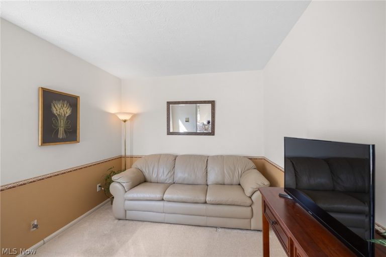18204 Winchester Court, Strongsville, OH - Photo 6