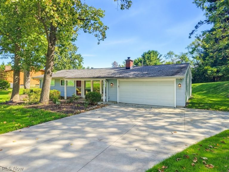 7817 Cambridge Drive, Brecksville, OH - Photo 3