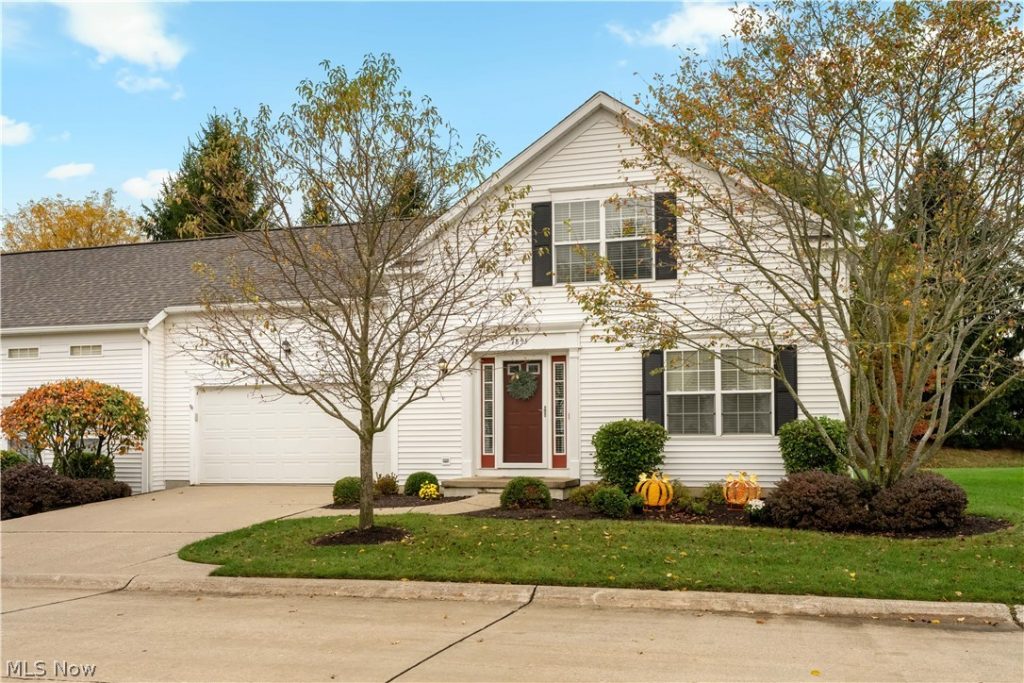 1855 Hamden Lane, Stow, OH