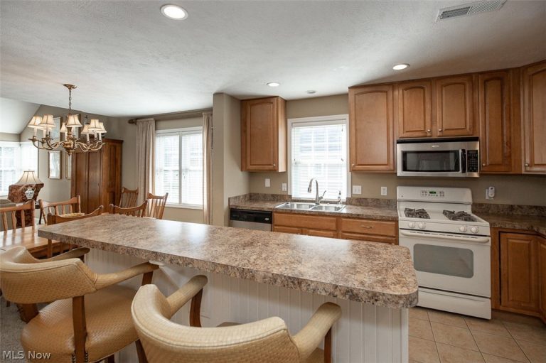 779 Timberline Trail, Northfield, OH - Photo 8