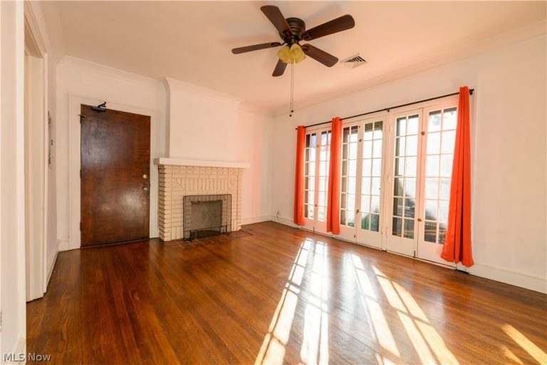 2473 Overlook Road #8, Cleveland Heights, OH - Photo 4